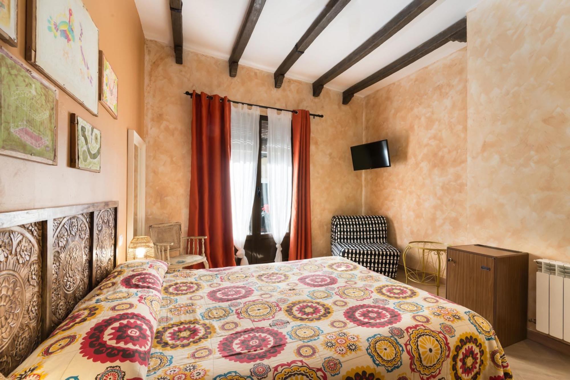 Hostal Artistic B&B Madrid Exterior photo